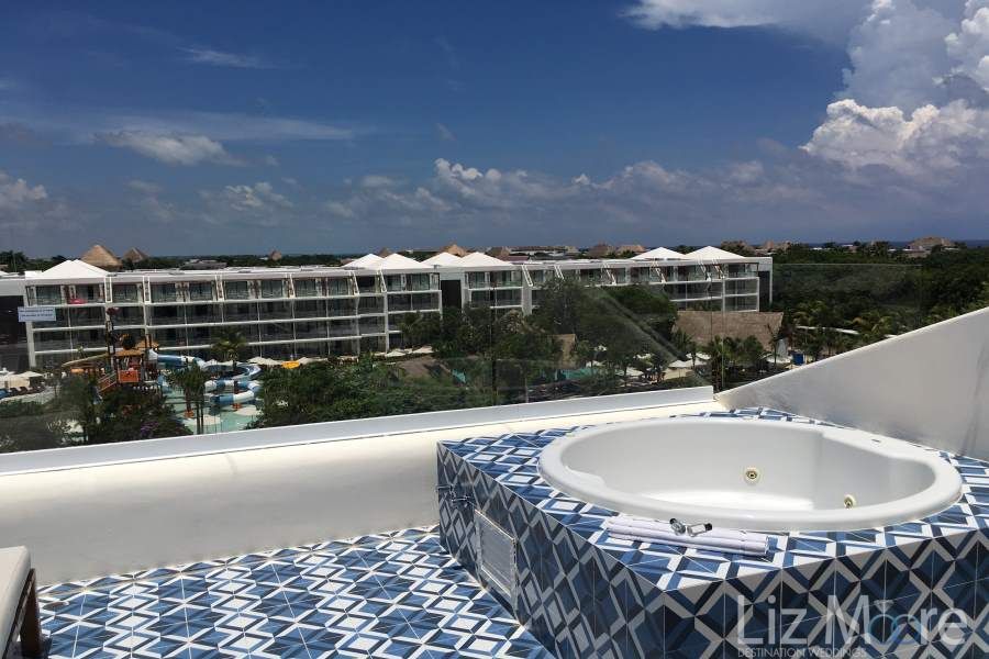 Oceans-Paradise-Riviera-Maya-Balcony-Outdoor-Tub.jpg