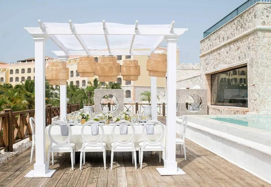 Castel-Ocean-Lounge-copy-1.jpg
